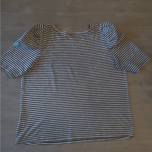Who What Wear Black and White Striped Short Sleeve Top - Picture 4 of 5
